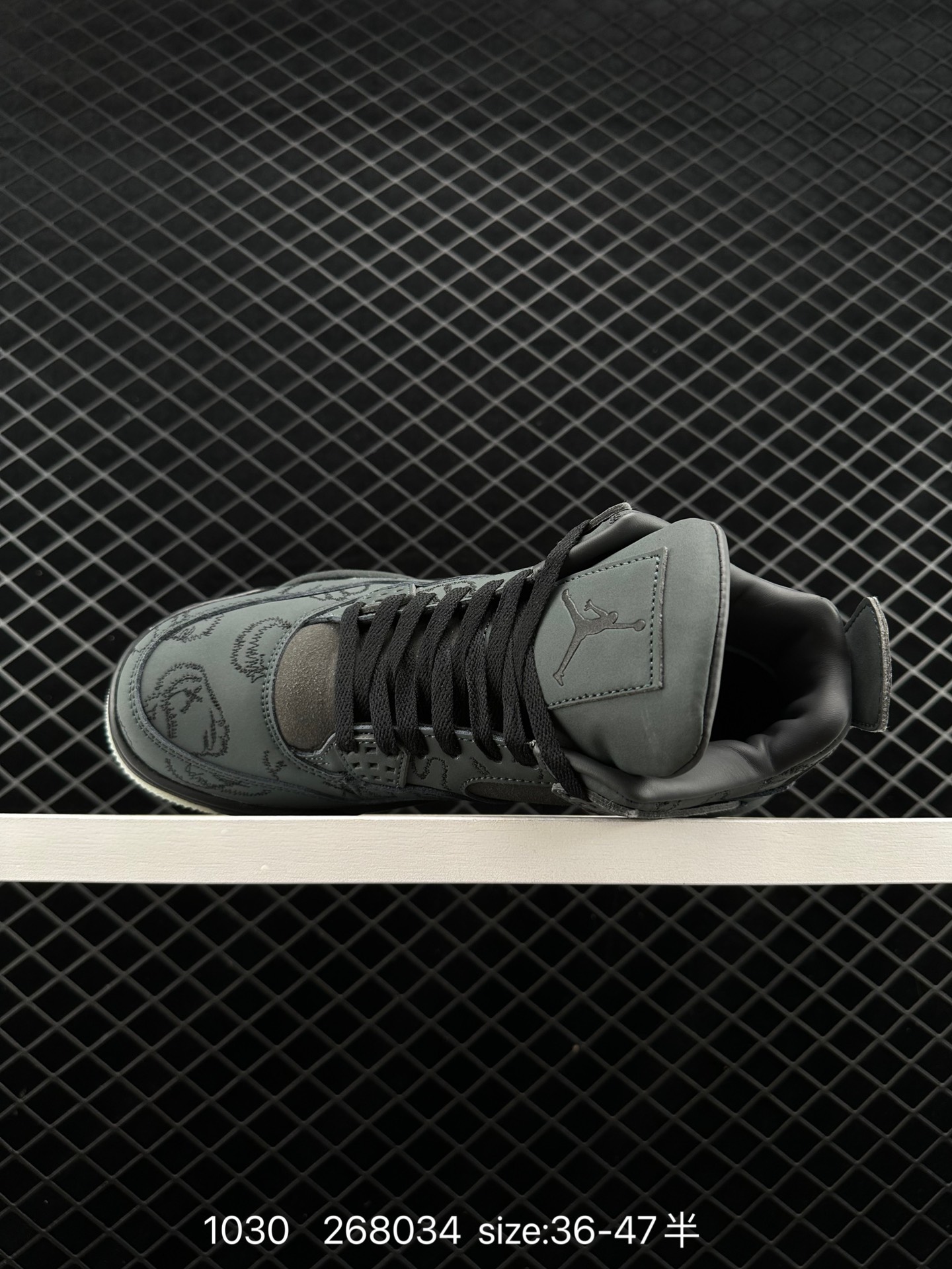 Kaws x Air Jordan 4 Retro